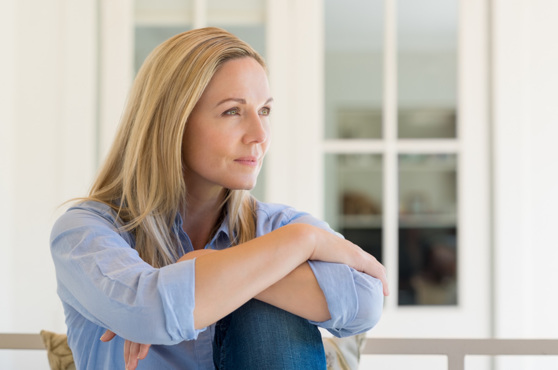Hormonelle svingninger kan påvirke migrenemønsteret, og hos noen kvinner endrer migrenen seg gjennom ulike faser av livet.